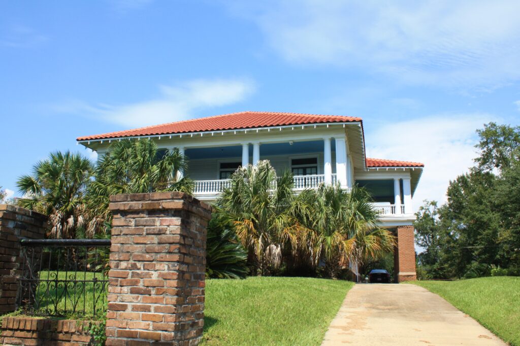 Side view of the Dave Patton House showing its Mediterranean Revival stucco facade and arched openings